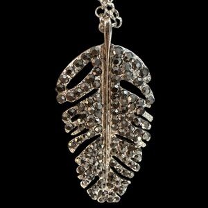 Rhinestone Leaf Pendant Necklace – Elegant Sparkling Silver-Tone Jewelry